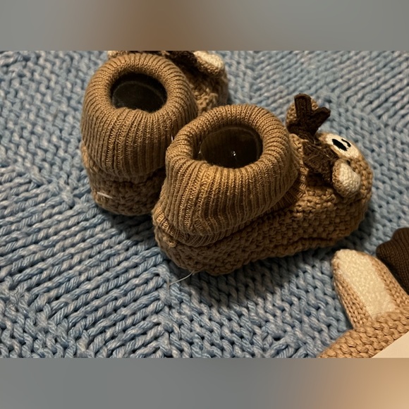 NWT Carters Reindeer Hat and Bootie’s set 0-3 month please read!! - Picture 3 of 5